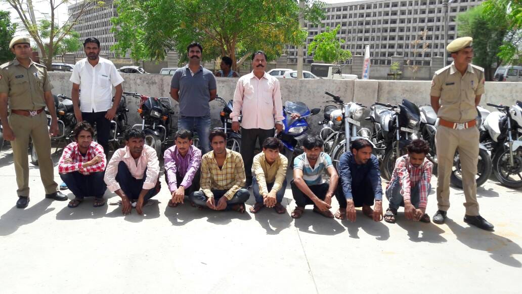 The gang sells nine vehicles to the villages, steals vehicles from the jaipur city