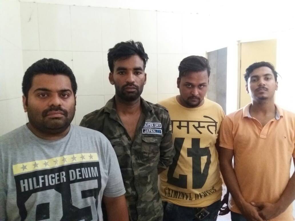  A gang caught on the pretext of giving exemption to insurance policy installment installments
