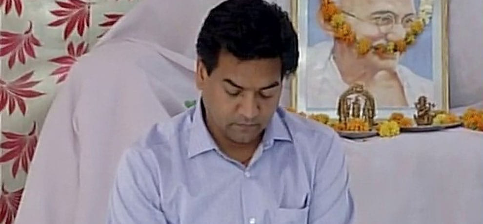 kapil mishra letter to kjriwal on leaders foreign trip in under suspicion 