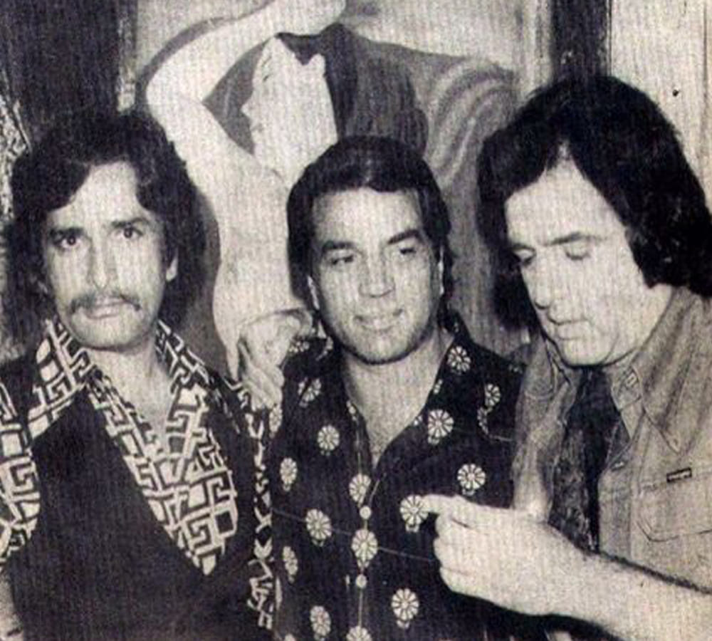 When Dharmendra slapped Feroz khan's brother Sanjay Khan 