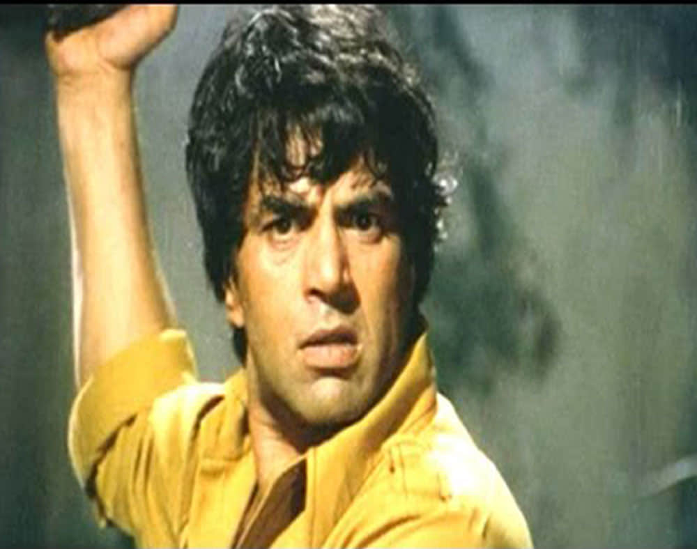 When Dharmendra slapped Feroz khan's brother Sanjay Khan 