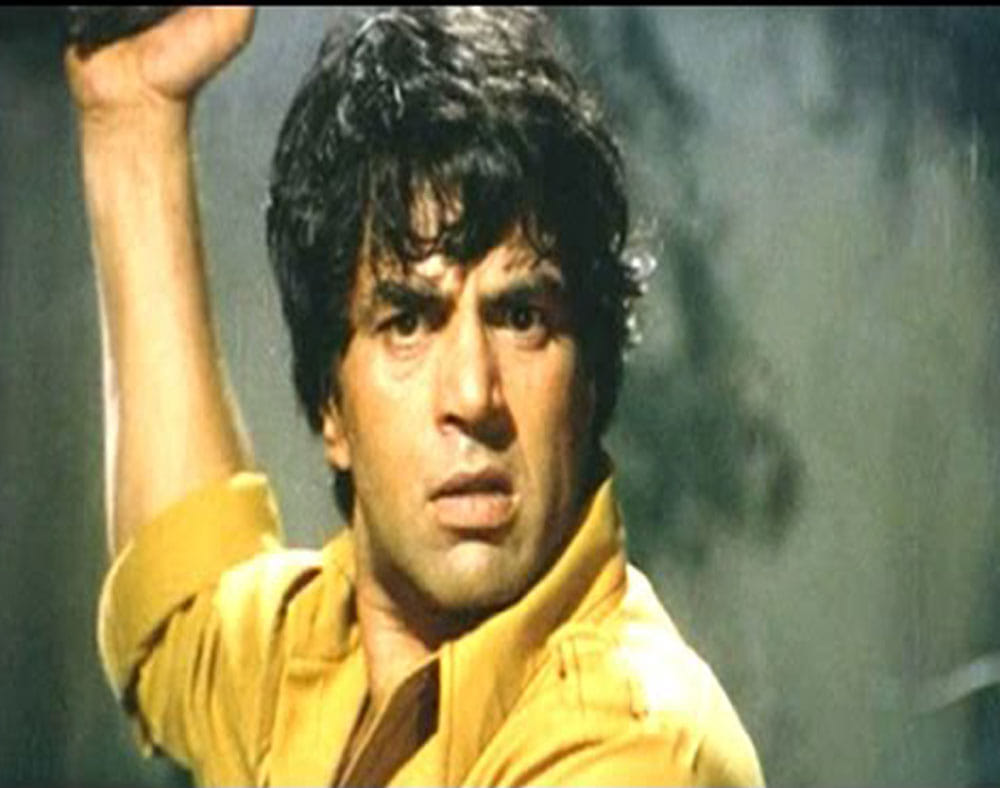When Dharmendra slapped Feroz khan's brother Sanjay Khan 