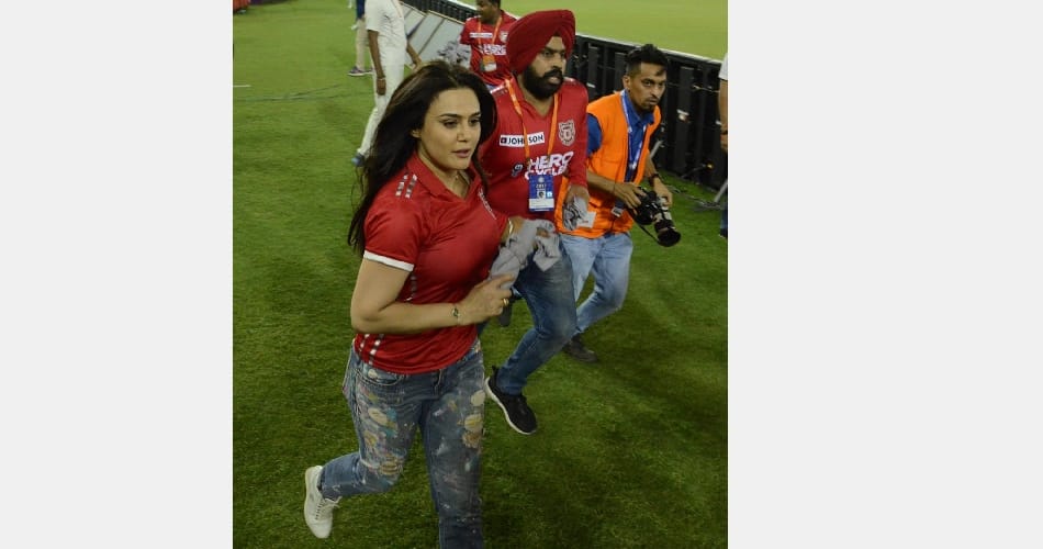 Punjab Beat Kolkata By 14 Runs, IPL News