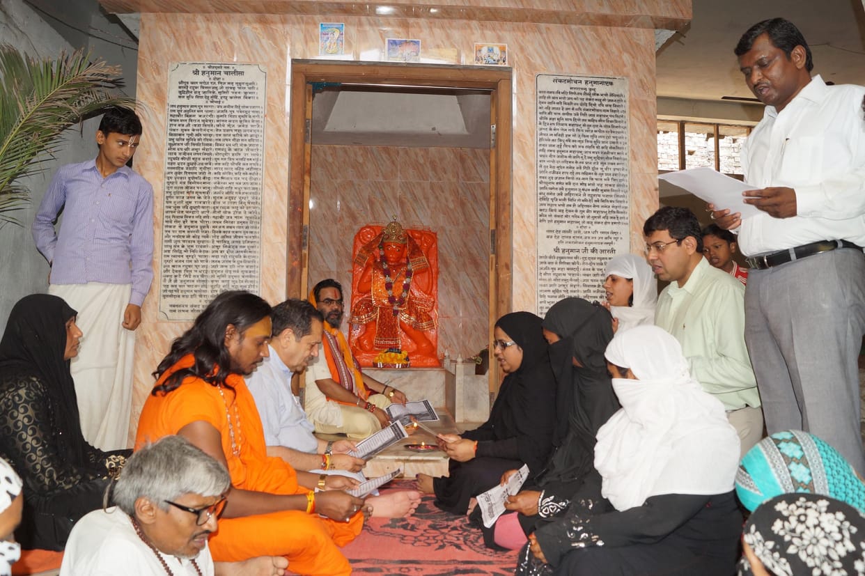 Muslim women in shelter of Hanuman Ji for the liberation of triple talaq 'crisis'
