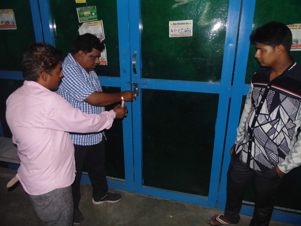Illegally running hospital seal in cement warehouse at Gorakhpur