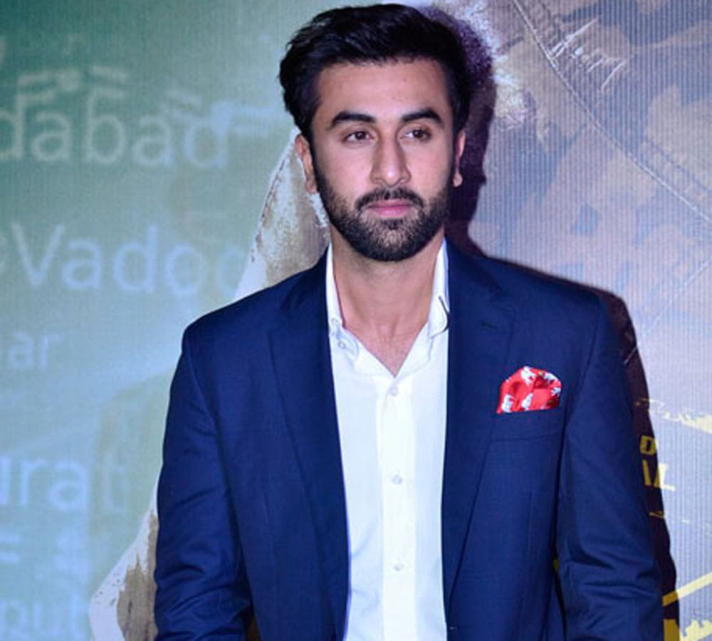 ranbir kapoor postpone shooting because down with typhoid