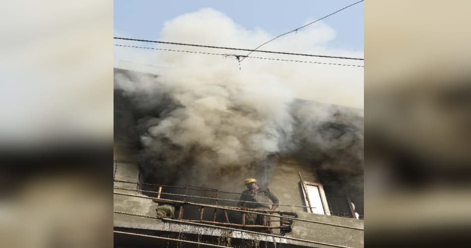 Four firemen injured while dousing flames in textile factory
