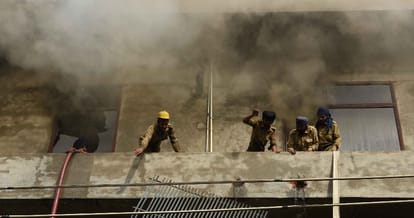 Four firemen injured while dousing flames in textile factory