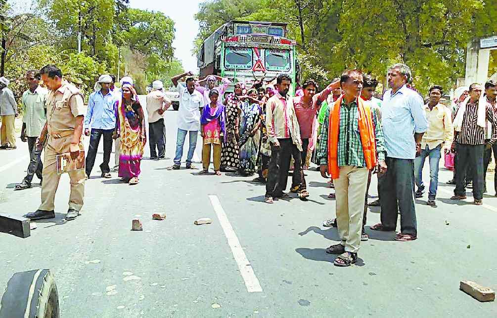 Villagers have taken jam Banda Highway