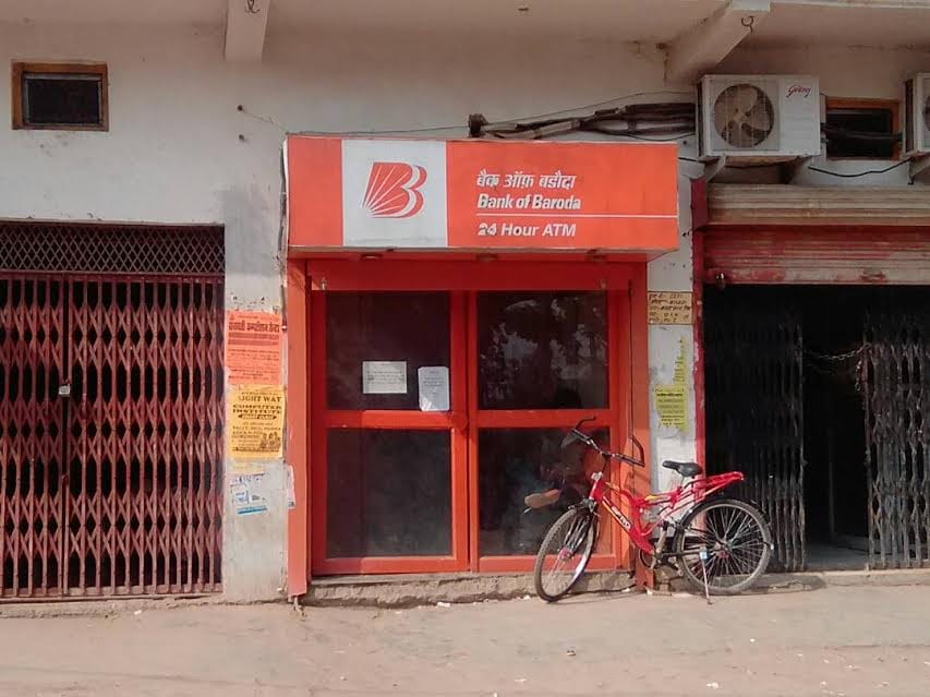 Long queues at Bank-ATM