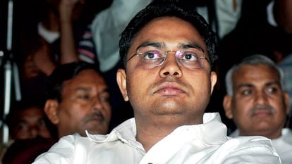 mayawati sacks naseemuddin to give power to her brother