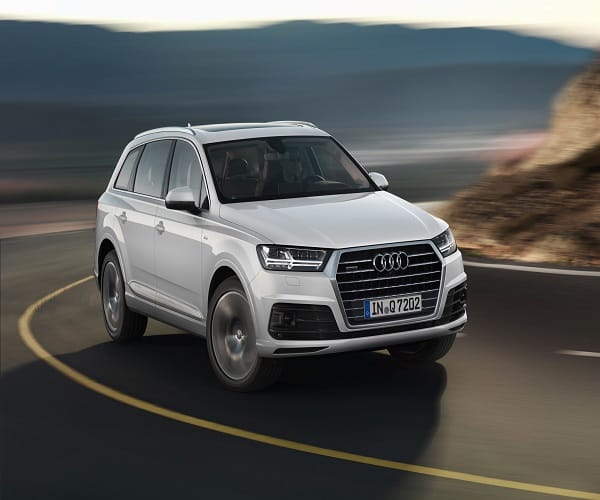 Audi India handed over the keys of the SUV icon Audi Q7 virat kohli