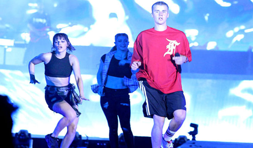 Singer Justin Bieber Said Namaste & Waved Indian Flag During Purpose Tour In Mumbai