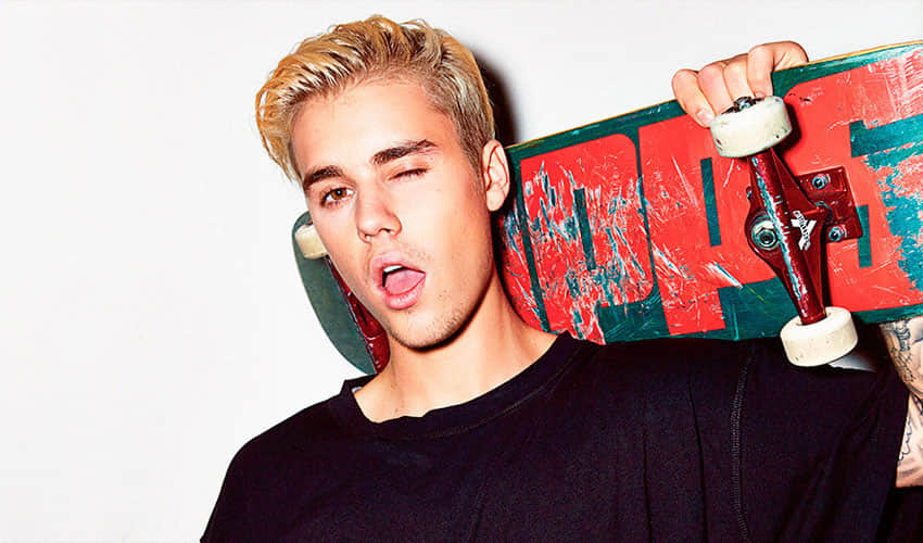 Justin Bieber suffering from Facial paralysis and Ramsay Hunt Syndrome fans are praying for Pop star