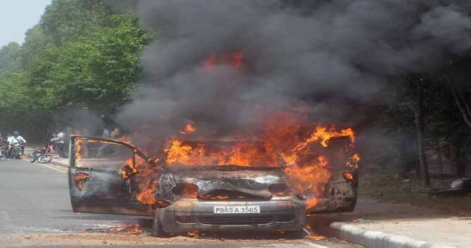  car burnt in mohali