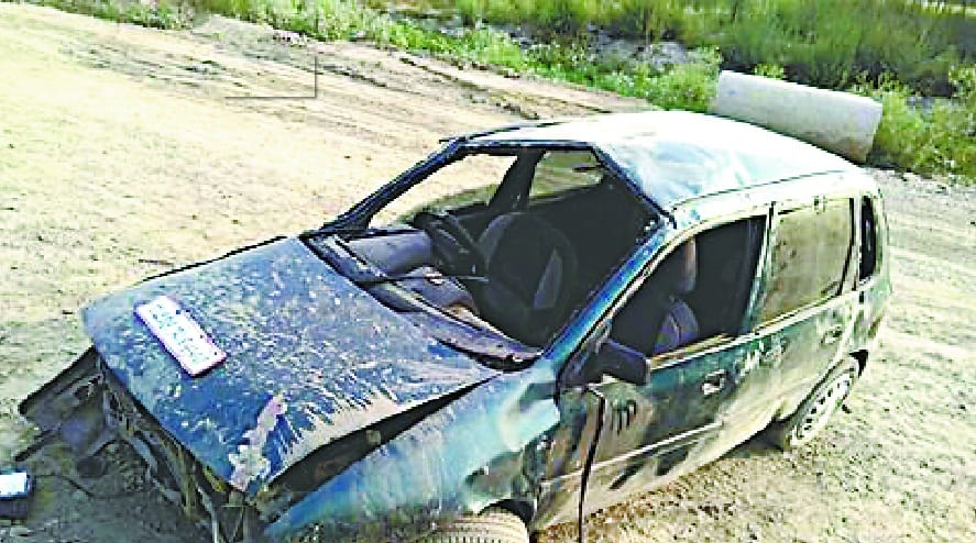 Damaged car collide with dividers, driver dies