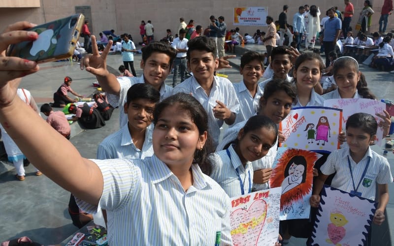  drawing competition for mother's day by amar ujala.