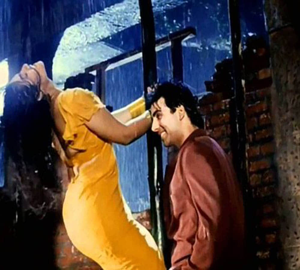Raveena Tandon was down with fever during the shoot of 'Tip Tip Barsa Pani' 