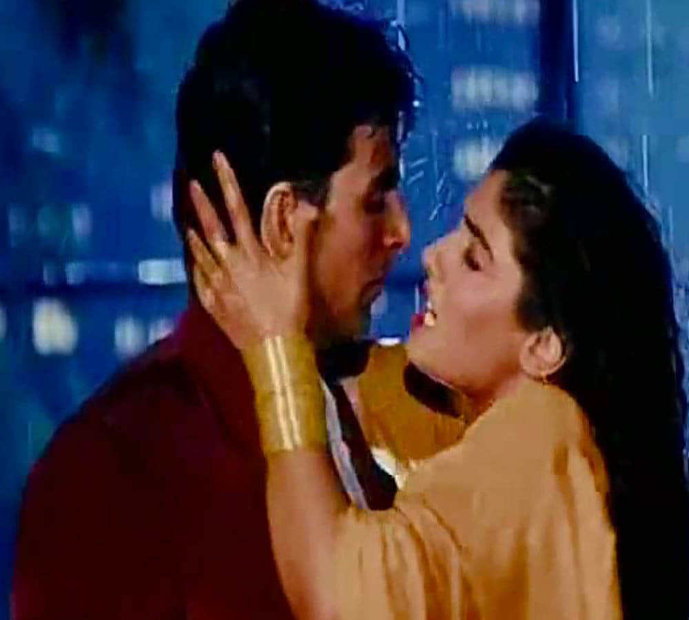 Raveena Tandon was down with fever during the shoot of 'Tip Tip Barsa Pani' 
