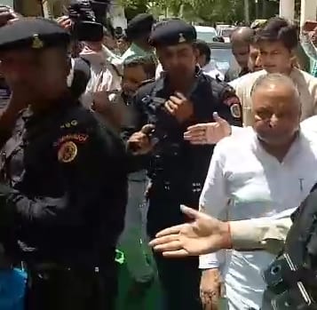 mulayam singh yadav give a big statement on pakistan in agra