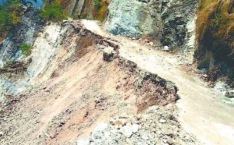 Kapkot-Pindi route demolished by rain