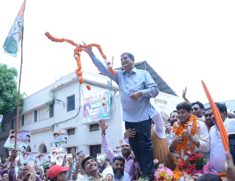 heavy crowd in pcc chief Pritam's Congratulatory Ceremony