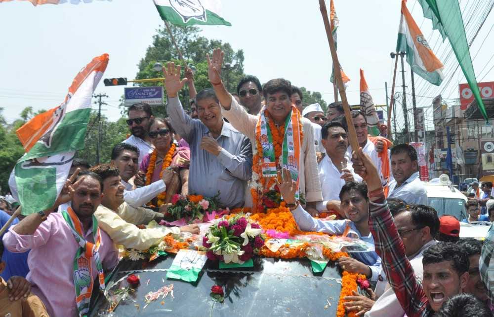 heavy crowd in pcc chief Pritam's Congratulatory Ceremony