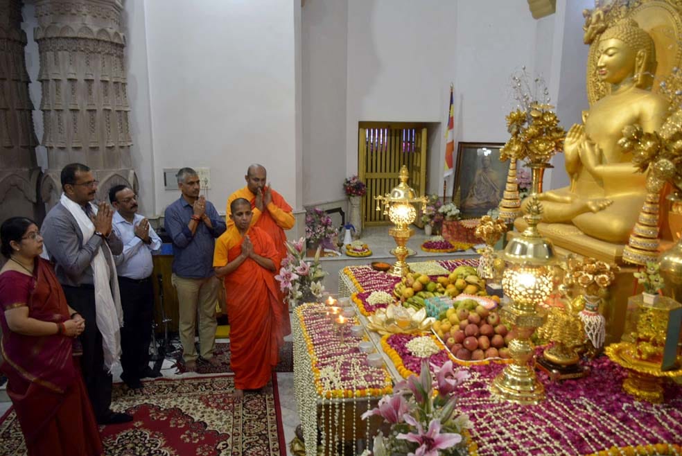 धम्मयात्रा के साथ दी धम्मदीक्षा