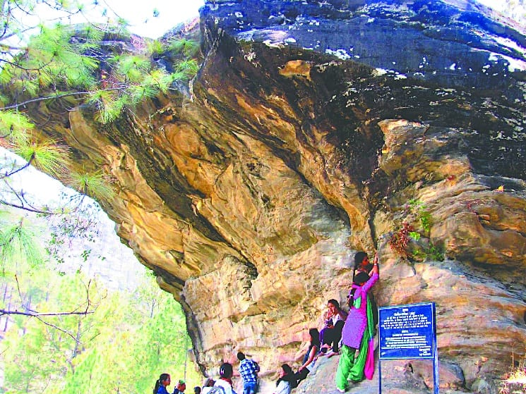  Threat to rare shell pictures of Lakhdiyar due to rain water rush