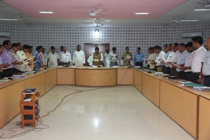 power minister shreekant sharma reached ballia and meeting with officers