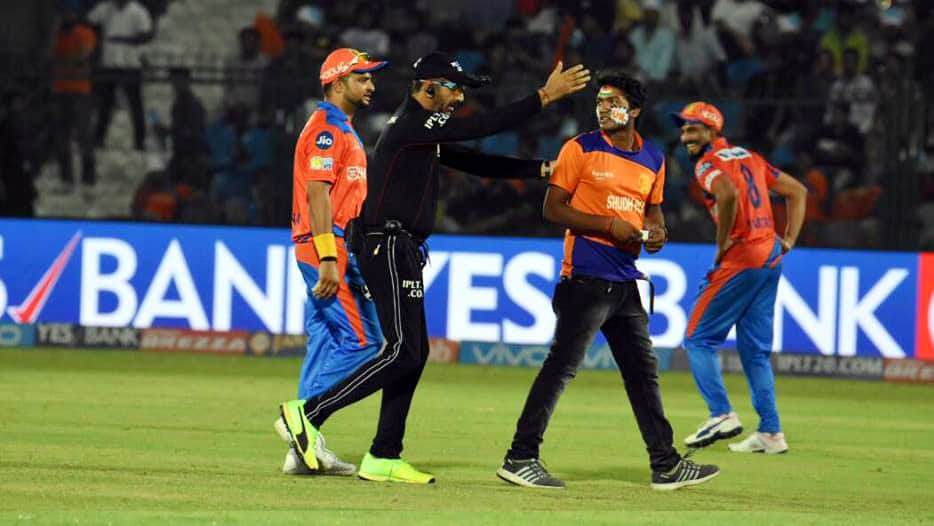 suresh rainas fan goes up to stadium