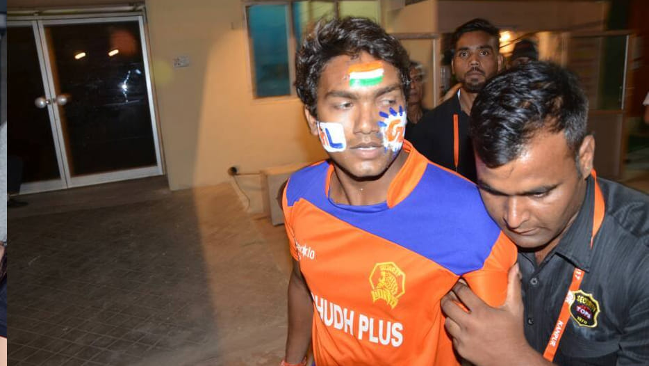 suresh rainas fan goes up to stadium