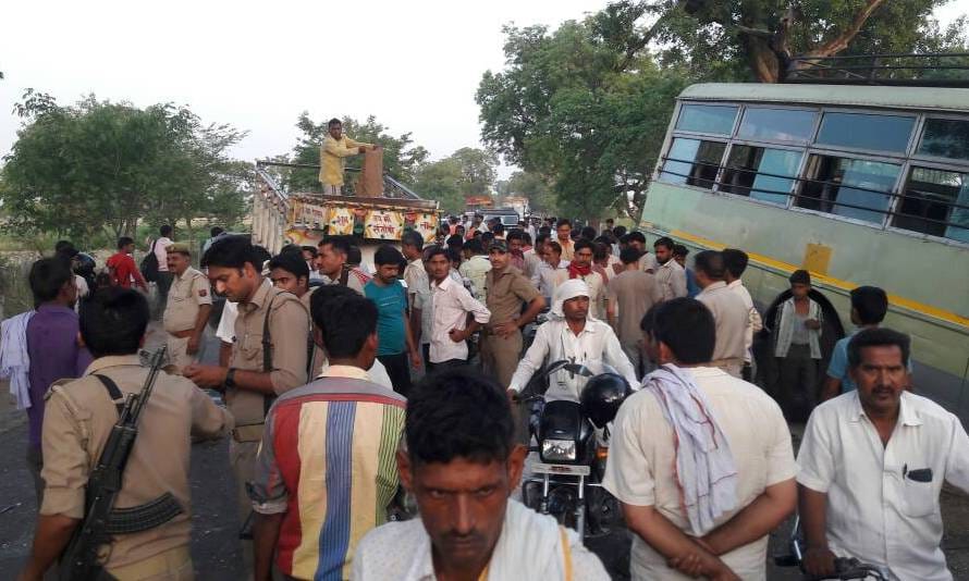 Roadways bus and pickup raid, two wounded