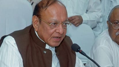 Vaghela-as-CM posters come up, Congress calls it BJP’s mischief