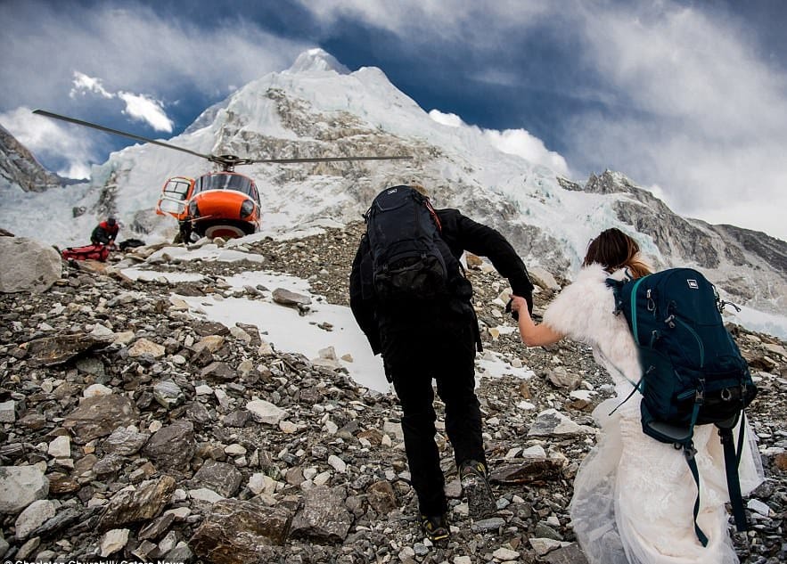 California couple tied knot 17,000 ft above sea level.