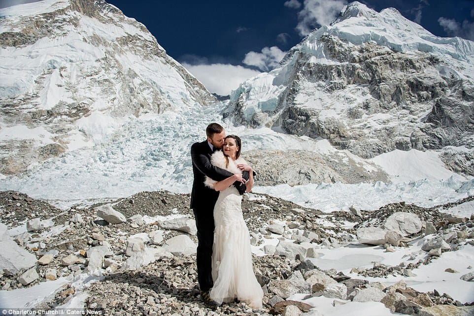 California couple tied knot 17,000 ft above sea level.