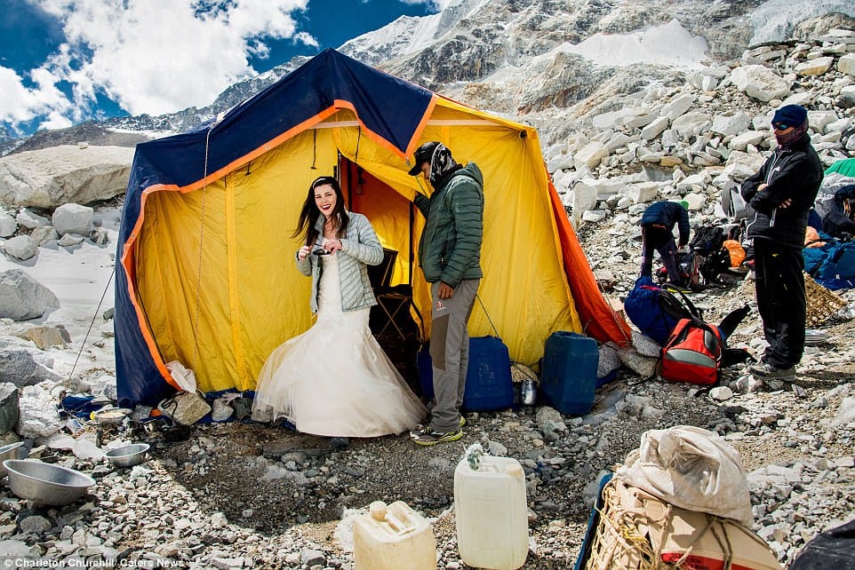California couple tied knot 17,000 ft above sea level.