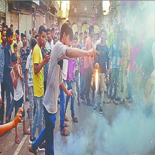 On the night of Gujrati Shab-e-Barat in Ibadat, see pictures