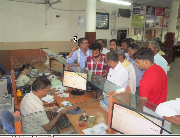 ATMs are empty, banks also have trouble paying