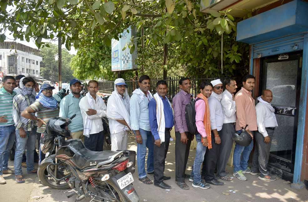 once again shortage of curruncy at atm of varanasi