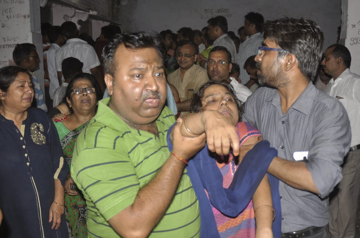 10 lacs loot for traders