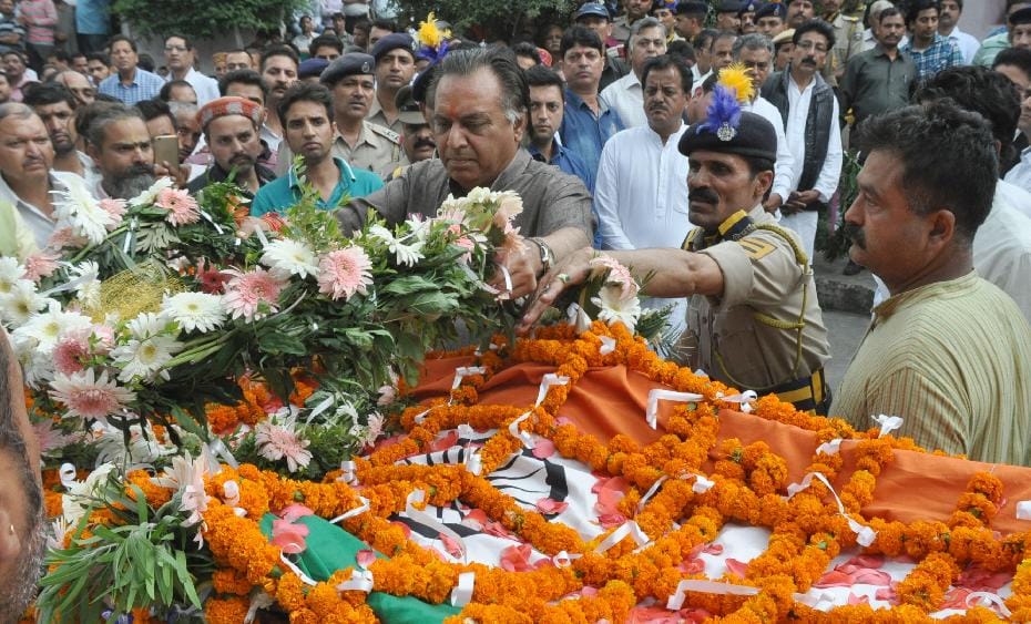 thousand of pepole gathered on the death of cabinet minister Karan singh 