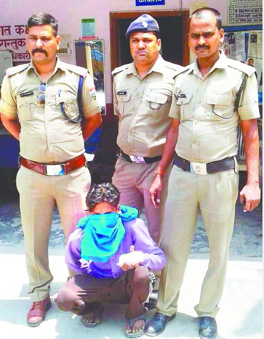 man caught with hash worth one lakh 