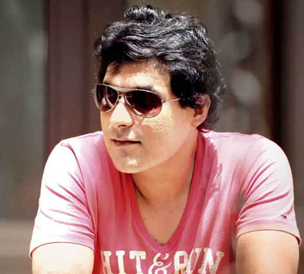 Kader Khan Son Sarfaraz Khan Birthday Special know Actor Life and Career Unknown Facts