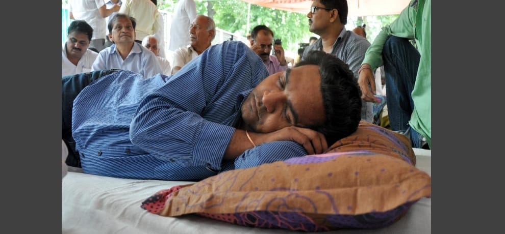 aap sacked minister kapil mishra health deteriorated during Hunger strike