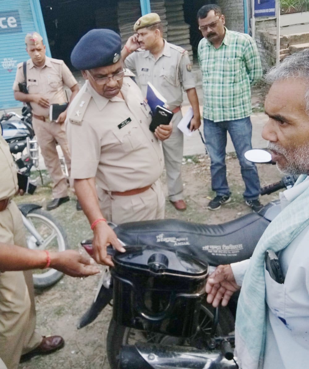  Jewelery worth Rs 1.6 lakh looted from bullion trader