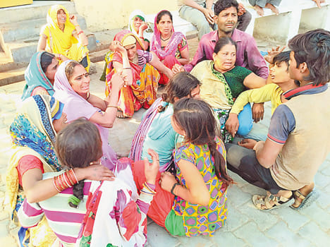 Labor killed, two injured in tractor trolley