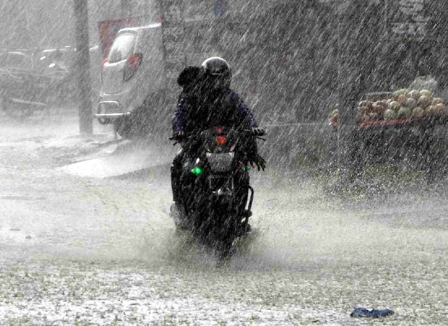 photos of heavy rain in dehradun