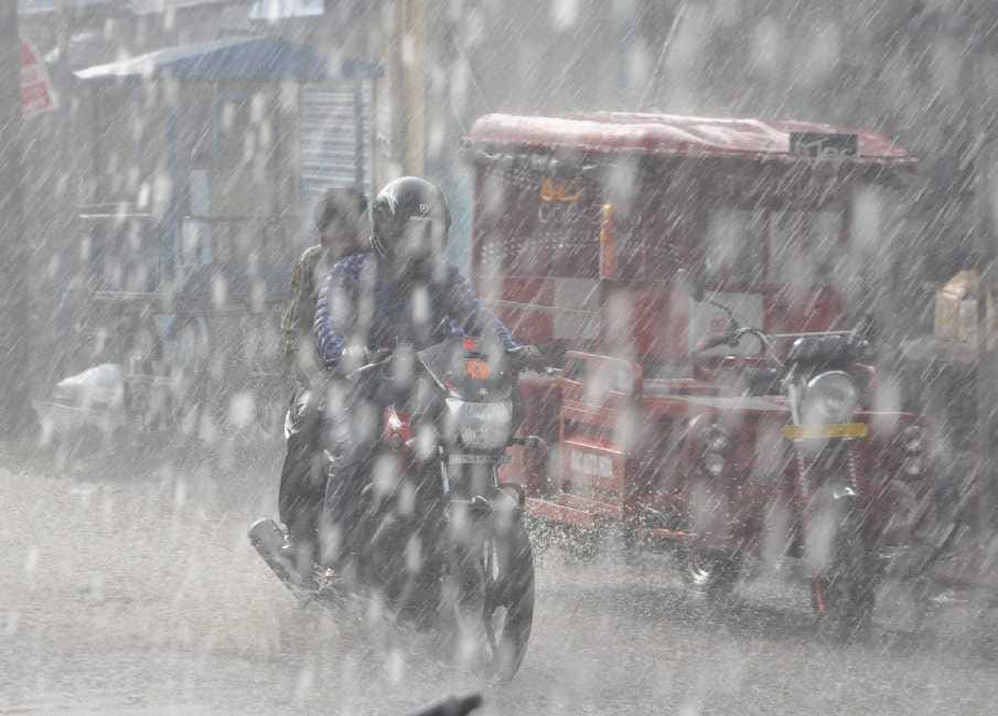  photos of heavy rain in dehradun