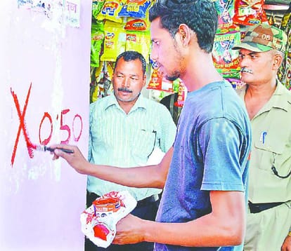encroachment red mark on shops and house gate 